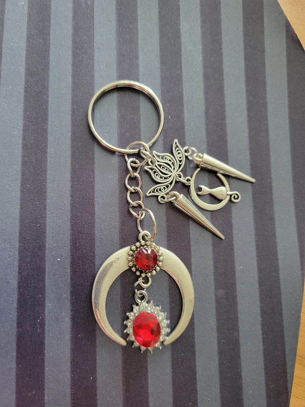 🖤NEW🖤 Silver-tone Crescent Keychain with Red Gem Charms